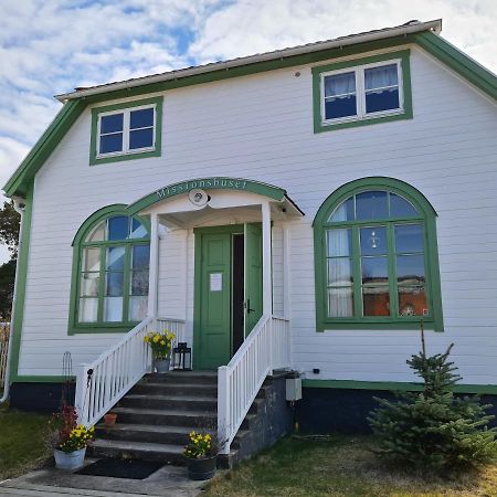 Missionshuset Bed & Breakfast Sandhamn Exterior foto
